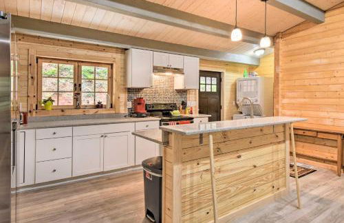 Pet-Friendly Otto Mountain Cabin with Fireplace! - Foto 7