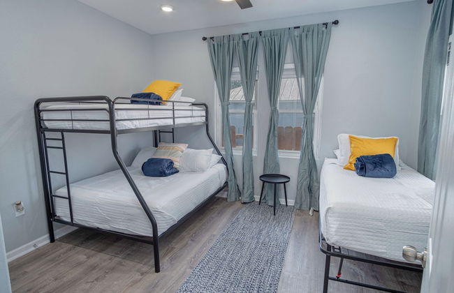 Delightfully Renovated 4 Br/2 BA Near DT Riverwalk - Foto 9