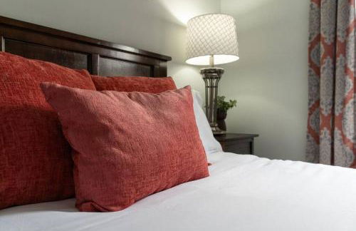 Beautiful 3 Bedroom- free parking 2M to Broadway - Foto 20