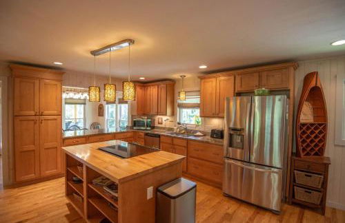 Retriever Beach - New River-frontage with Your Own Private Beach! Fire Pits - Games and More! - Foto 8