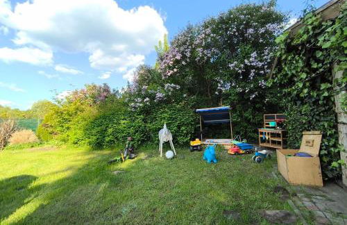 Modernes Ferienhaus mit 4 separaten Appartements, je mit vollausgestatteter Küchenzeile und eigenem Bad, 2 Gehminuten zum Badesee, Garten, Grillplatz, Kinderspielbereich, Hunde sind willkommen - Foto 23