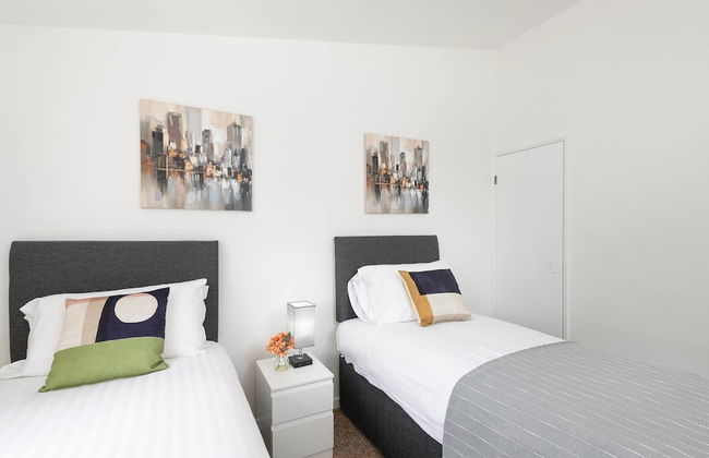 Skyvillion - Lush 2 Bed Hydean Way House & Garden - Foto 6