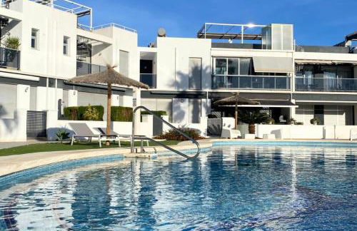 Modern flat with swimming pool terrace and equipped solarium - Foto 16