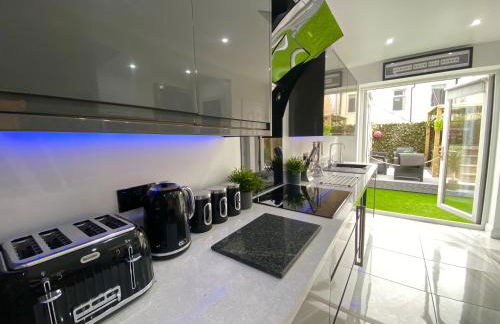 NEW…THE HOTTUB HOUSE BLACKPOOL PLEASURE BEACH - Photo 23