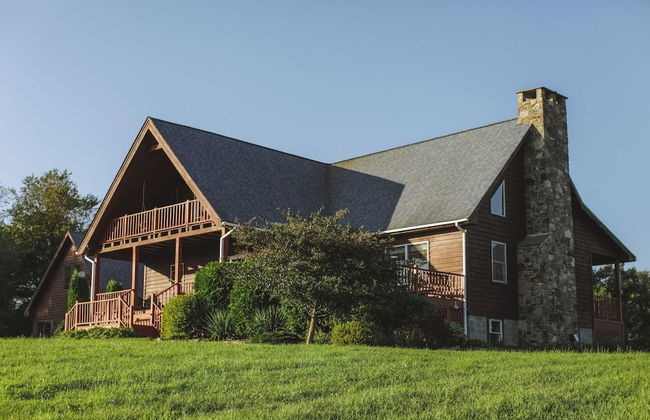 Mountain House & Cottage at Seminary Hill by Avantstay - Photo 20