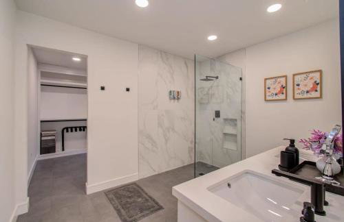 Spring Branch Paradise 4-BD Backyard Pool Oasis - Foto 19