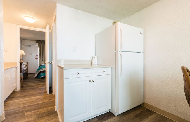 Beach Club at Montego Inn - Photo 9