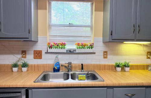 Large 3BR Home for Families and Work Stays With Fast WIFI - Foto 46