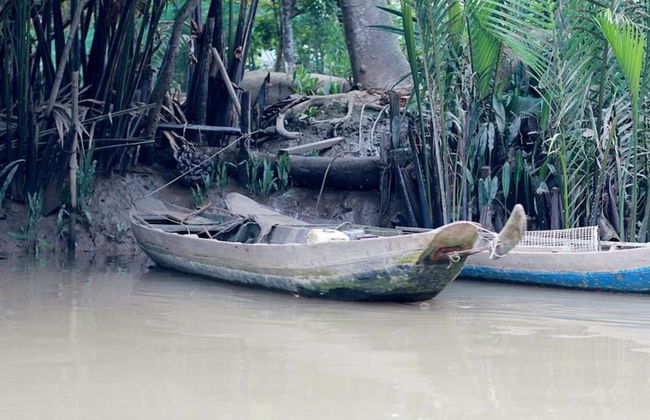 Peaceful Homestay in the Middle of Fruit Garden - Room With Four Double Beds - Foto 9