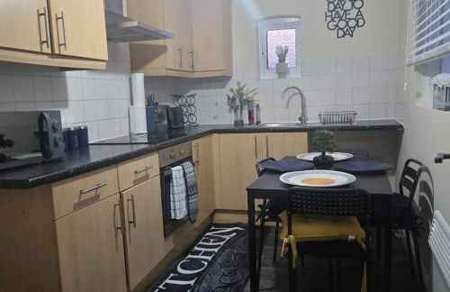 2 Bed - Sleeps 6 - Private Balcony - City Centre - Foto 8