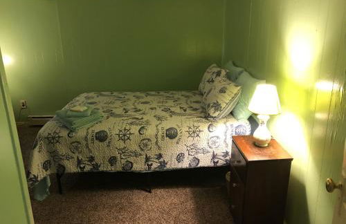 Rustic BEACH FRONT Basement Apt, Pet Friendly Wi-Fi apts - Foto 15