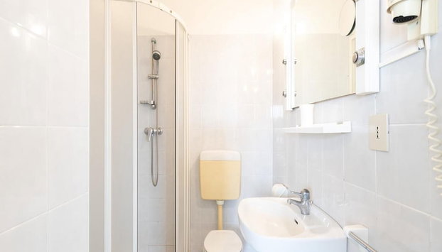Cozy Studio Apartment With sea View - Beahost - Foto 3, Baño