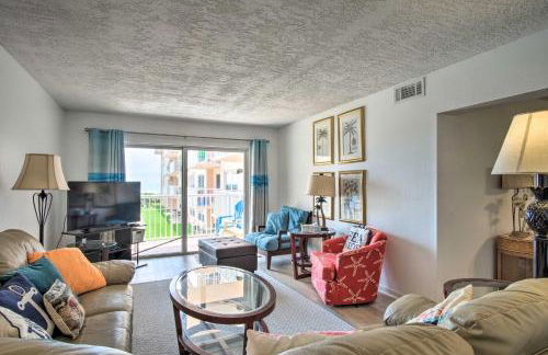 Sunny Cocoa Beach Condo with Balcony and Pool Access - Foto 4