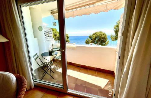 SOLETE - Apartamento con vistas, acceso directo al mar, piscina y parking by Redi - Photo 14