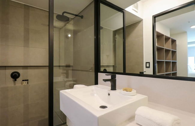 w Captivating 1BR in San Isidro - Photo 18