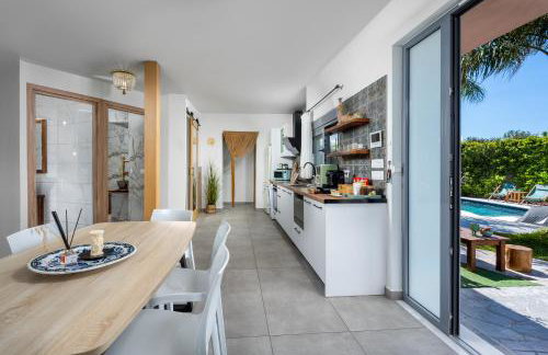 Antonakis Villa Secret Pool & Hot Tub Hideaway - Photo 27