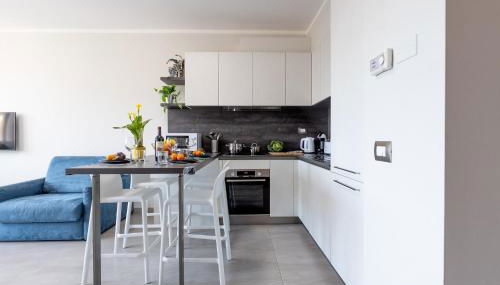 GuestHost -Seaside Studio with Swimming Pool and Parking - Foto 1