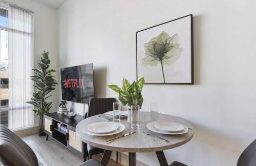 Uptown Luxury - Top Floor King Suite, Free Parking - Foto 10