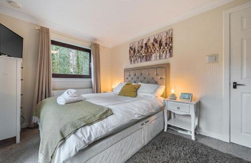 4 Bed House - Sleeps 9 - Hottub - Parking - Foto 48