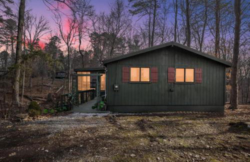 Zen Vibe w Fireplace Grill Deck & Screened Porch - Foto 35