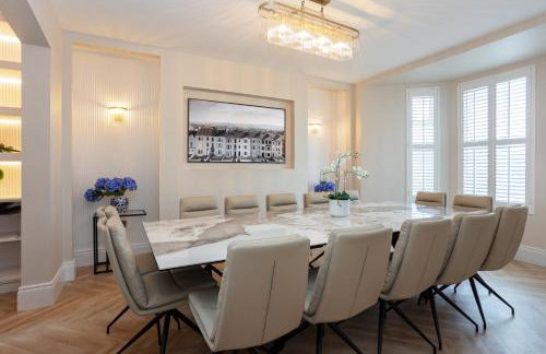111 By Mayfair - Luxurious 12 Bedroom House, Portrush - Foto 1