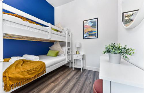 Stylish and Family Friendly 3 Bedroom Apartment - Photo 25