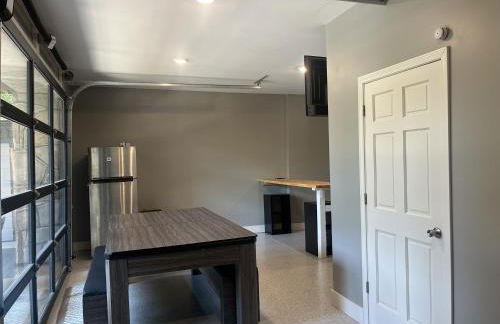 Lakefront Cabin Sleeps 14 - 2 Level Dock - Sun Deck - Foto 11