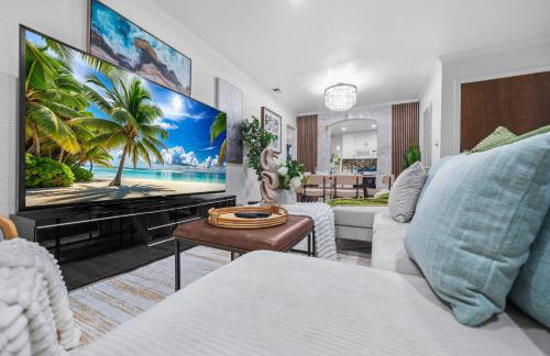 Entire Private Home with 4 Bedrooms 2 Bathrooms, Hot Tub, King Bed, 80 TV, Gated Yard, Ranch Style, Available Now - Foto 35