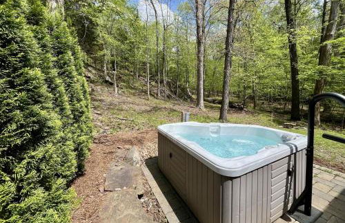 Romantic Cottage w Hot Tub & Views - Photo 2
