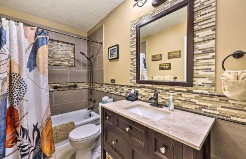 Holiday Island Home: Hot Tub & Wood Stove! - Foto 16