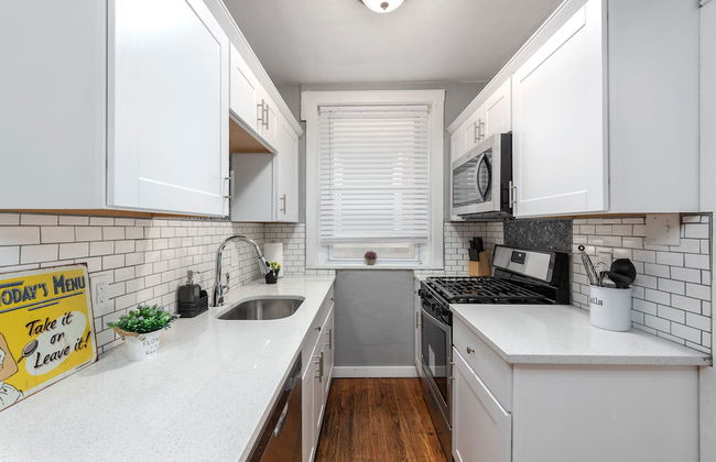 Central Garden Getaways Corp Rentals by NamaStay - Photo 14