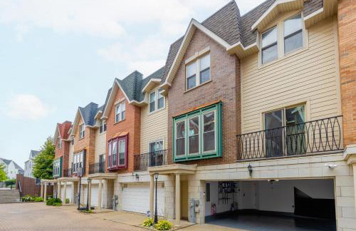 Windy City Getaway - 3BR 2BA Chicago Townhouse home - Photo 70