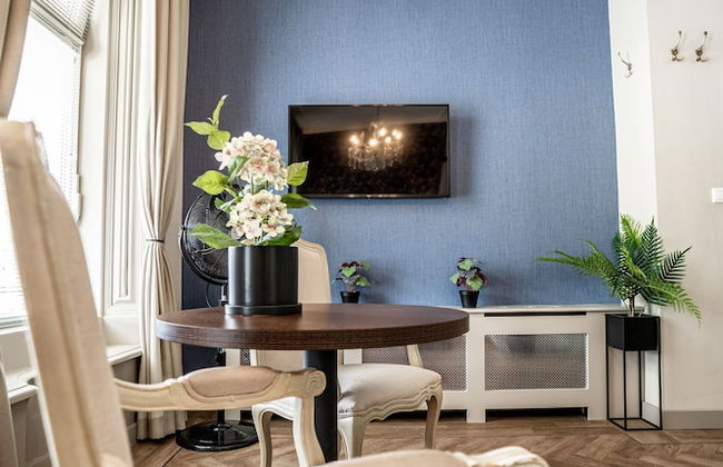 The Hogg House - Photo 3