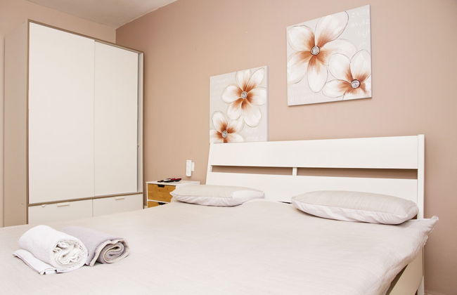 KAV Apartments - Near Assuta Korazim St - Photo 3