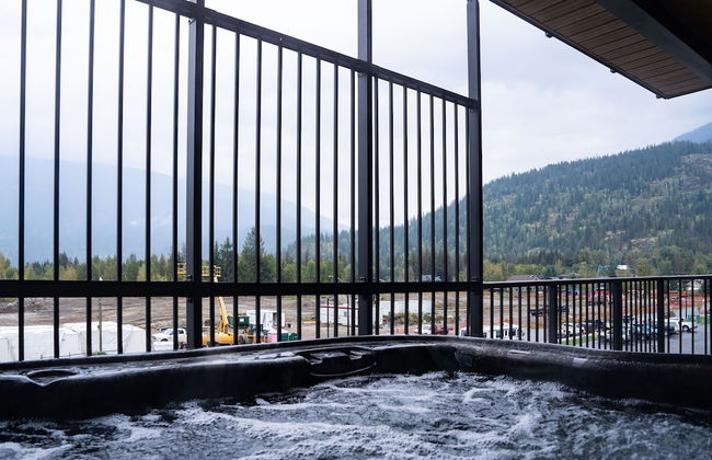 RevelStoked Getaway by Revelstoke Vacation - Photo 25