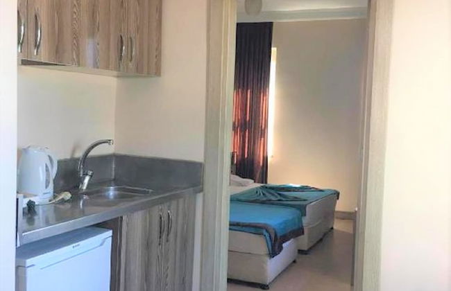 Beach Front Apartment Close to Centre of Side With all you Desire Sleeps up to 4 - Photo 6