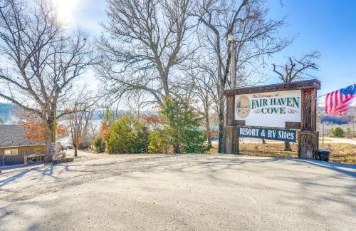 Cozy Table Rock Lake Boathouse with Pool Access - Foto 35