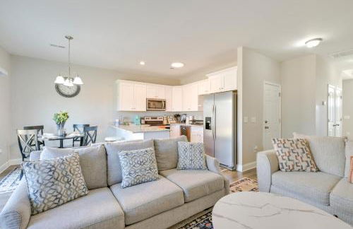 Stay and Play Spacious Concord Townhome Near Uptown - Foto 5