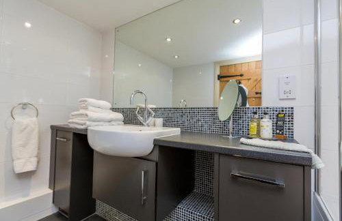 Cruck Barn Cottage - Photo 16