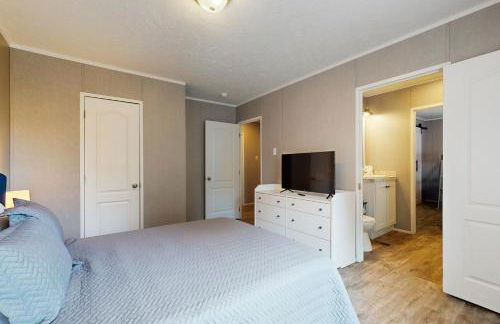 New Lake Home Sleeps 14 Private Dock Deck Grill - Foto 18