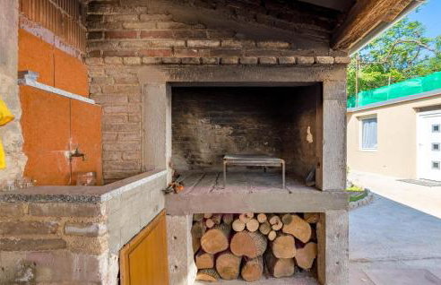 2 Bedroom Cozy Home In Jurdani - Foto 14