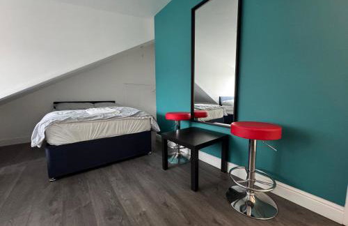 Luxury 3-Bed House-Jaquzzi Bath-Private Parking- suitable for contractors - Foto 8