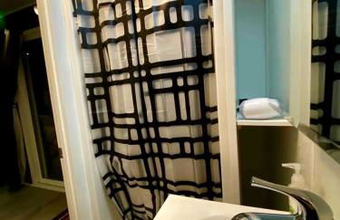 Fully Refurbished Container in Devore Heights, California, for Glamping Trips on Route 66 - Foto 4