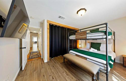 Ultimate Vacation: A Luxurious Oasis with a Pool! - Foto 30