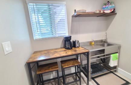 Air Conditioned! Paradise Park Brand new 2-bedroom Suite - Foto 7