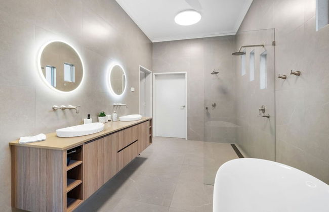 Majestic Manor Stylish Super Home Pool BBQ - Foto 15