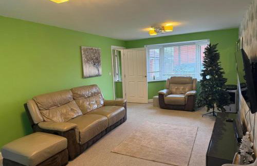 Spacious Modern 4-Bedroom Detached Home in Corby - Foto 2