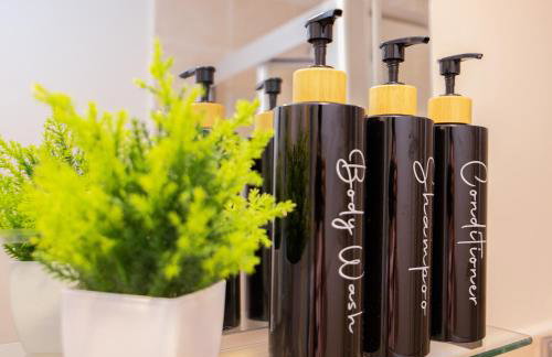 Stylish central location 3 bedroom house - Photo 32