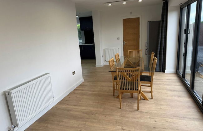 4 Bed Cottage in Surrey - Foto 17