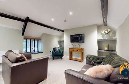 4 Bed Apartment- With Cosy Pub - Food/Drink 10%off - Photo 2